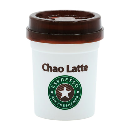 本体の写真。白いカップ形の容器に濃い茶色のフタ。Chao Latte と ESPRESSO AIR FRESHENER の星のロゴ