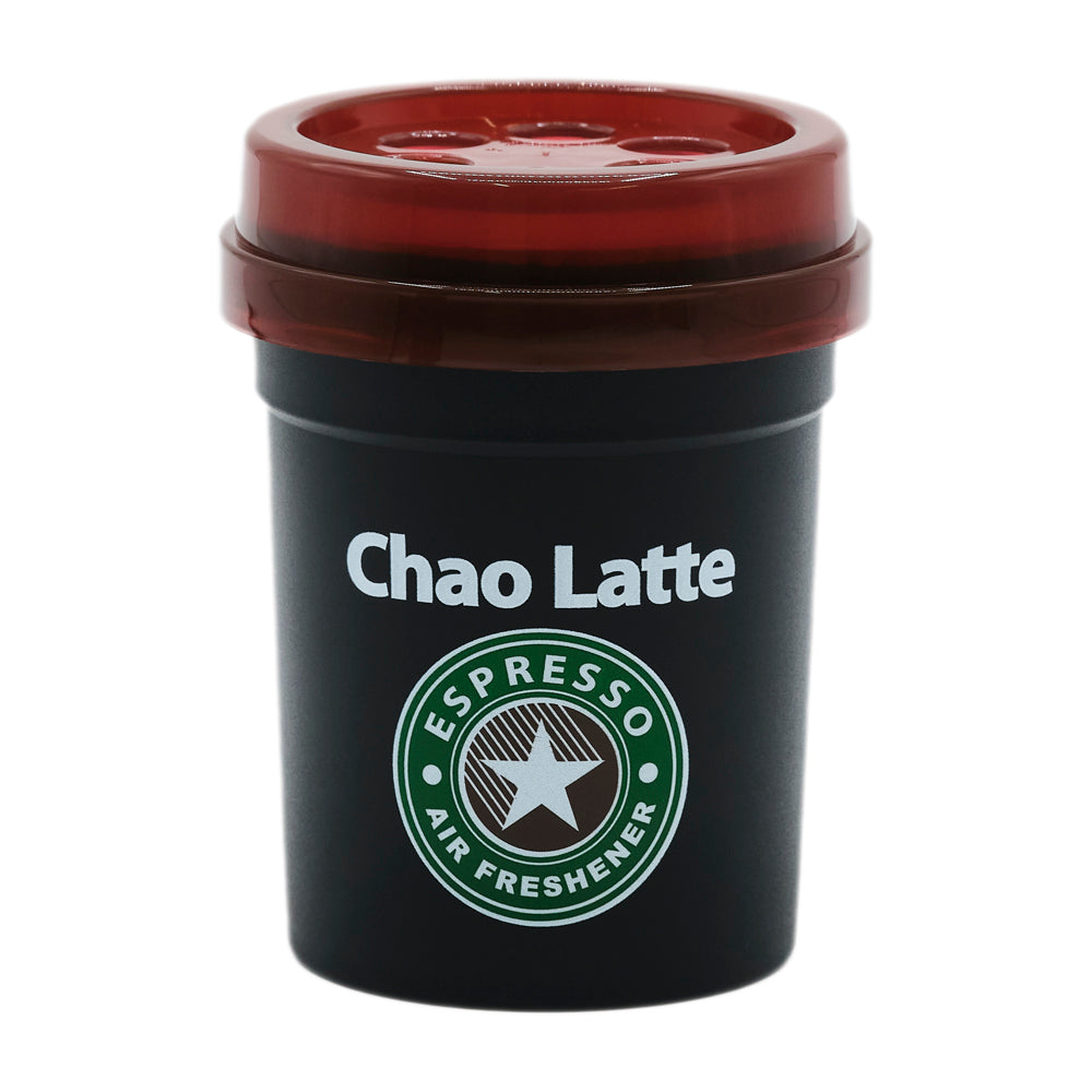本体の写真。黒いカップ形の容器にえんじ色のフタ。Chao Latte と ESPRESSO AIR FRESHENER の星のロゴ