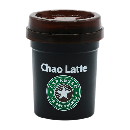 本体の写真。黒いカップ形の容器に黒のフタ。Chao Latte と ESPRESSO AIR FRESHENER の星のロゴ