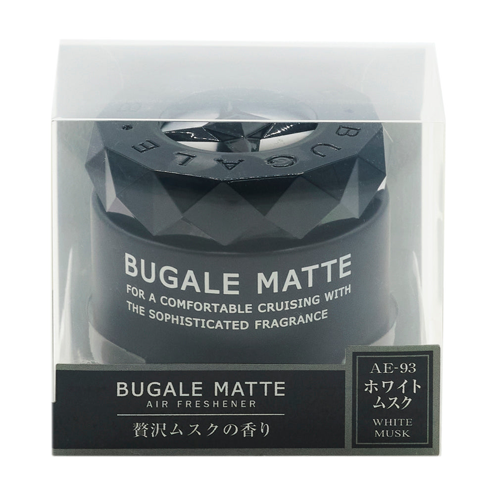 透明ケースに入った黒い容器の化粧箱の正面。BUGALE MATTE、FOR A COMFORTABLE CRUISING WITH THE SOPHISTICATED FRAGRANCE の表示。下の帯に BUGALE MATTE AIR FRESHENER「贅沢ムスクの香り」と、AE-93 ホワイトムスク WHITE MUSK のラベル