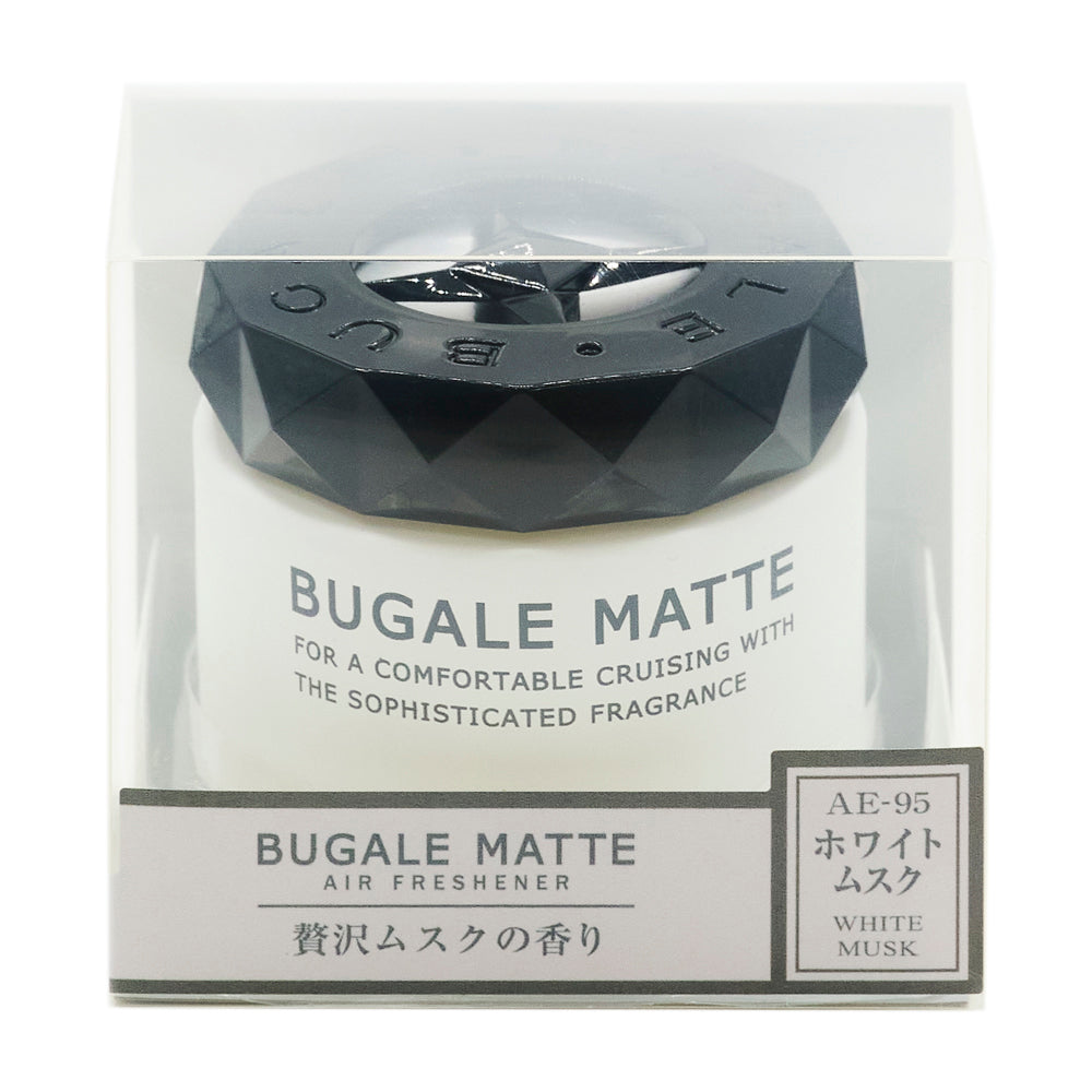 透明ケースに入った白い容器の化粧箱の正面。BUGALE MATTE、FOR A COMFORTABLE CRUISING WITH THE SOPHISTICATED FRAGRANCE の表示。下の帯に BUGALE MATTE AIR FRESHENER「贅沢ムスクの香り」と、AE-95 ホワイトムスク WHITE MUSK のラベル