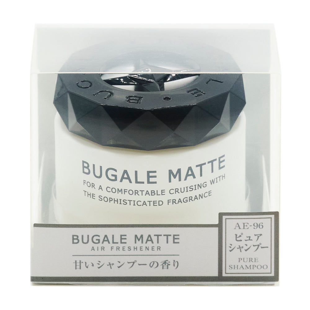 透明ケースに入った白い容器の化粧箱の正面。BUGALE MATTE、FOR A COMFORTABLE CRUISING WITH THE SOPHISTICATED FRAGRANCE の表示。下の帯に BUGALE MATTE AIR FRESHENER「甘いシャンプーの香り」と、AE-96 ピュアシャンプー PURE SHAMPOO のラベル