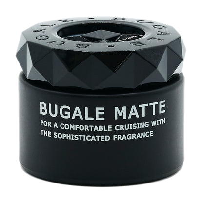 本体の写真。マットな黒い円形の容器に、BUGALE の刻印が入った黒いダイヤカット状のフタ。BUGALE MATTE、FOR A COMFORTABLE CRUISING WITH THE SOPHISTICATED FRAGRANCE の表示