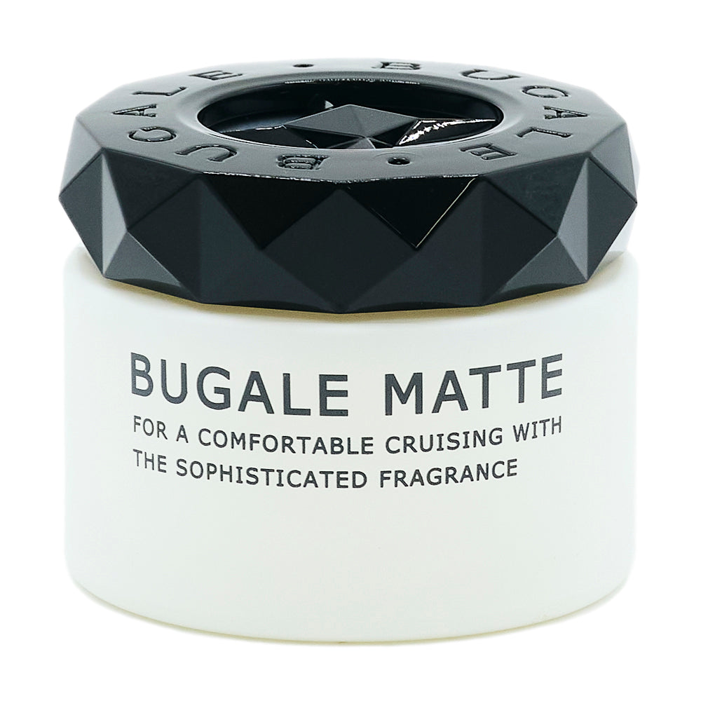 本体の写真。マットな白い円形の容器に、BUGALE の刻印が入った黒いダイヤカット状のフタ。BUGALE MATTE、FOR A COMFORTABLE CRUISING WITH THE SOPHISTICATED FRAGRANCE の表示