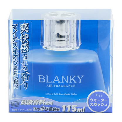 透明ケースに入った濃い青のボトルの化粧箱の正面。BLANKY AIR FRAGRANCE、vaillant le fluide Toute Qualite 3.8fl.oz.。「爽快感溢れる香り」「マイナスイオン電荷水配合」「厳選 高級香料使用」、[芳香＋タバコ消臭] たっぷり長持ち 115ml、F-11 ウォータースカッシュ の表示