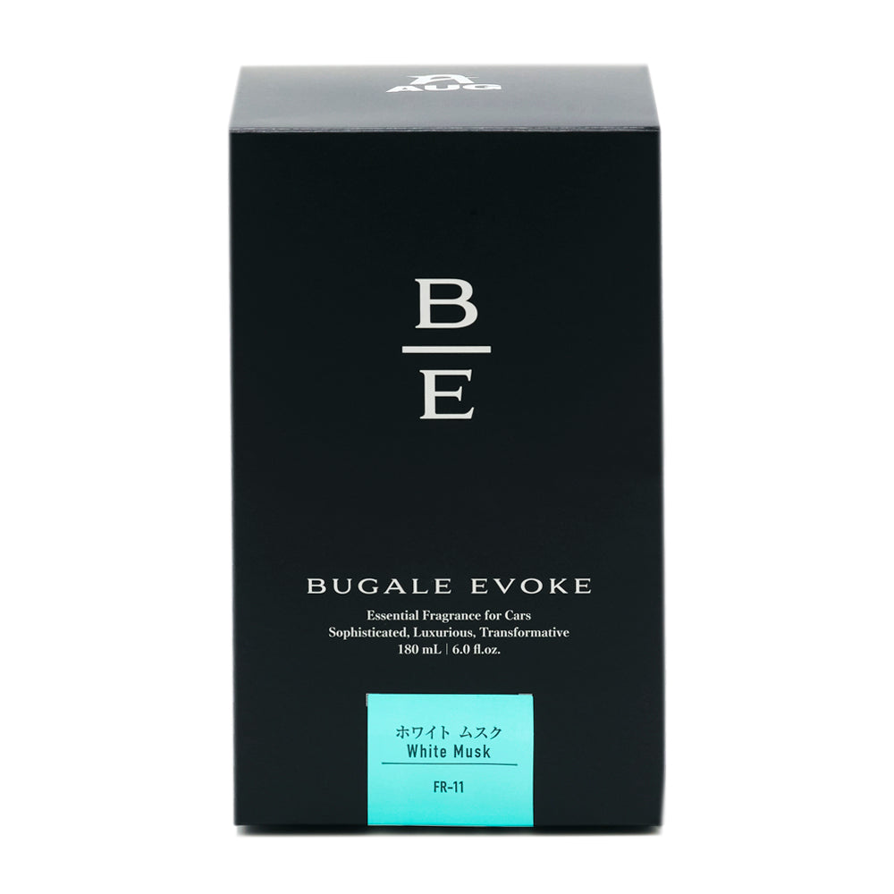 黒い化粧箱の正面。B/Eのモノグラム、BUGALE EVOKE、Essential Fragrance for Cars、Sophisticated, Luxurious, Transformative、180 mL ・ 6.0 fl.oz. の表示。水色のラベルに ホワイト ムスク White Musk と品番FR-11